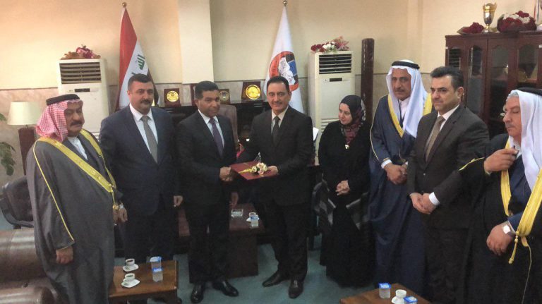 الضاري يزور جامعة الموصل ويؤكد ضرورة الاهتمام بالقطاع التعليمي ويوفر سيارات لنقل الطلبة